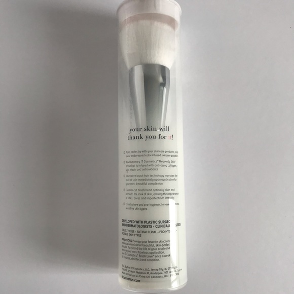 COPY - It Cosmetics Foundation Brush - Heavenly Skin 703 - Picture 8 of 10